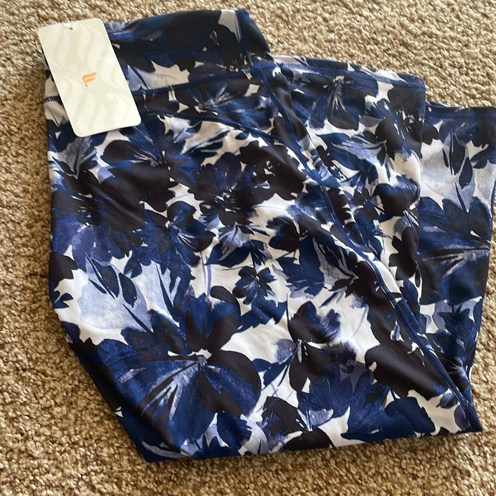 Brand new Fabletics, crop power, form, workout pants